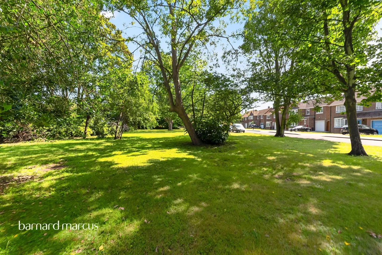 Moatside, Hanworth Park, TW13, photo 13
