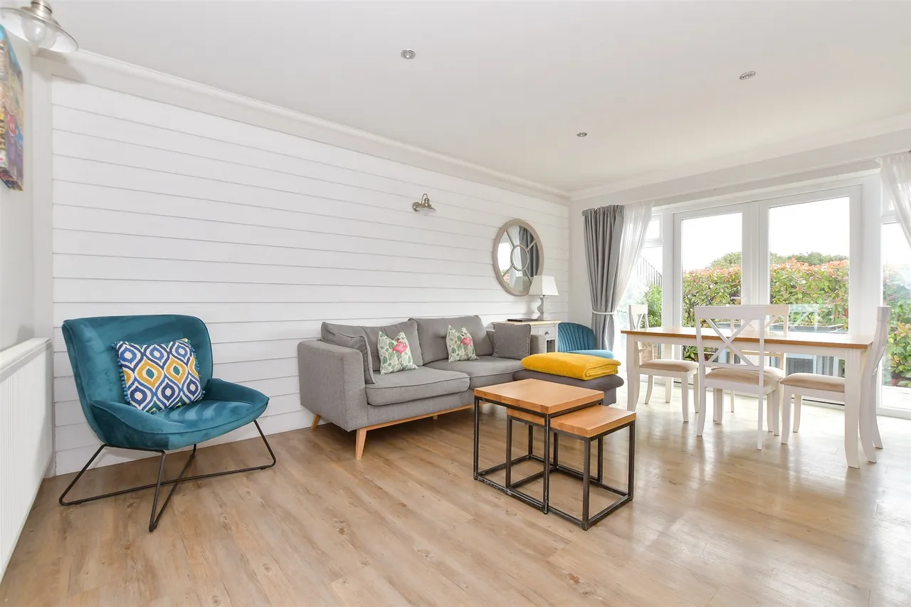 Fort Warden Road, Totland Bay, PO39, photo 7