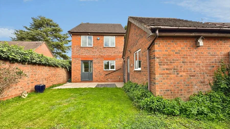 Pavilion Gardens, Bromsgrove, B61, photo 22