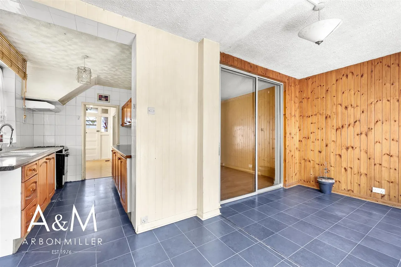 Roding Lane North, Woodford Green, Essex, IG88LJ, photo 11