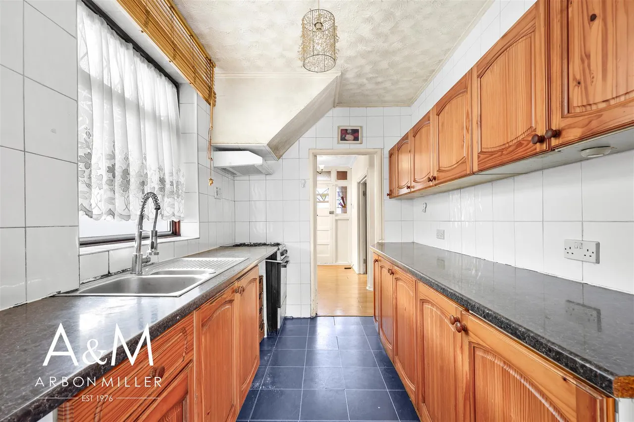 Roding Lane North, Woodford Green, Essex, IG88LJ, photo 9