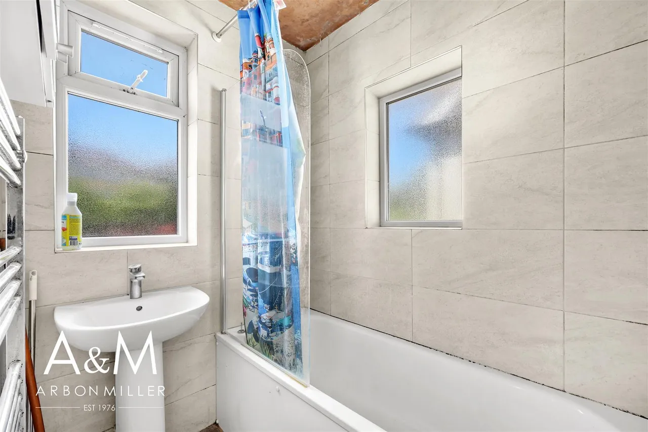 Roding Lane North, Woodford Green, Essex, IG88LJ, photo 17