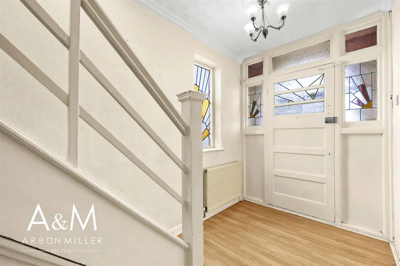 Roding Lane North, Woodford Green, Essex, IG88LJ, photo 5