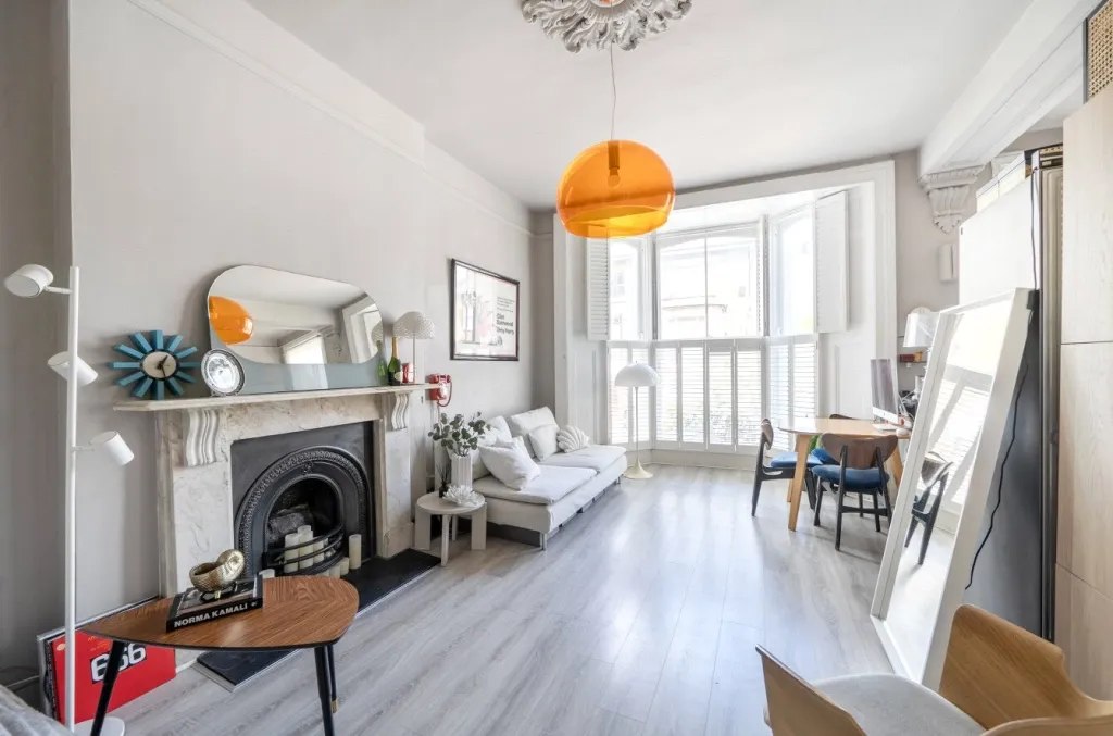 1 bed flat for sale, Bickerton Road, Conservation Area, N19