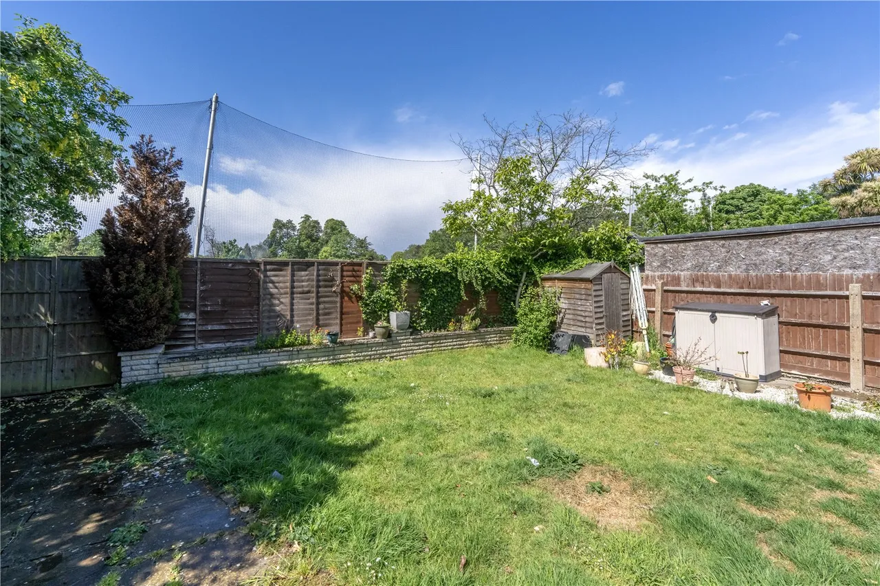 Kenton Avenue, Sunbury, TW16 5AS, photo 11