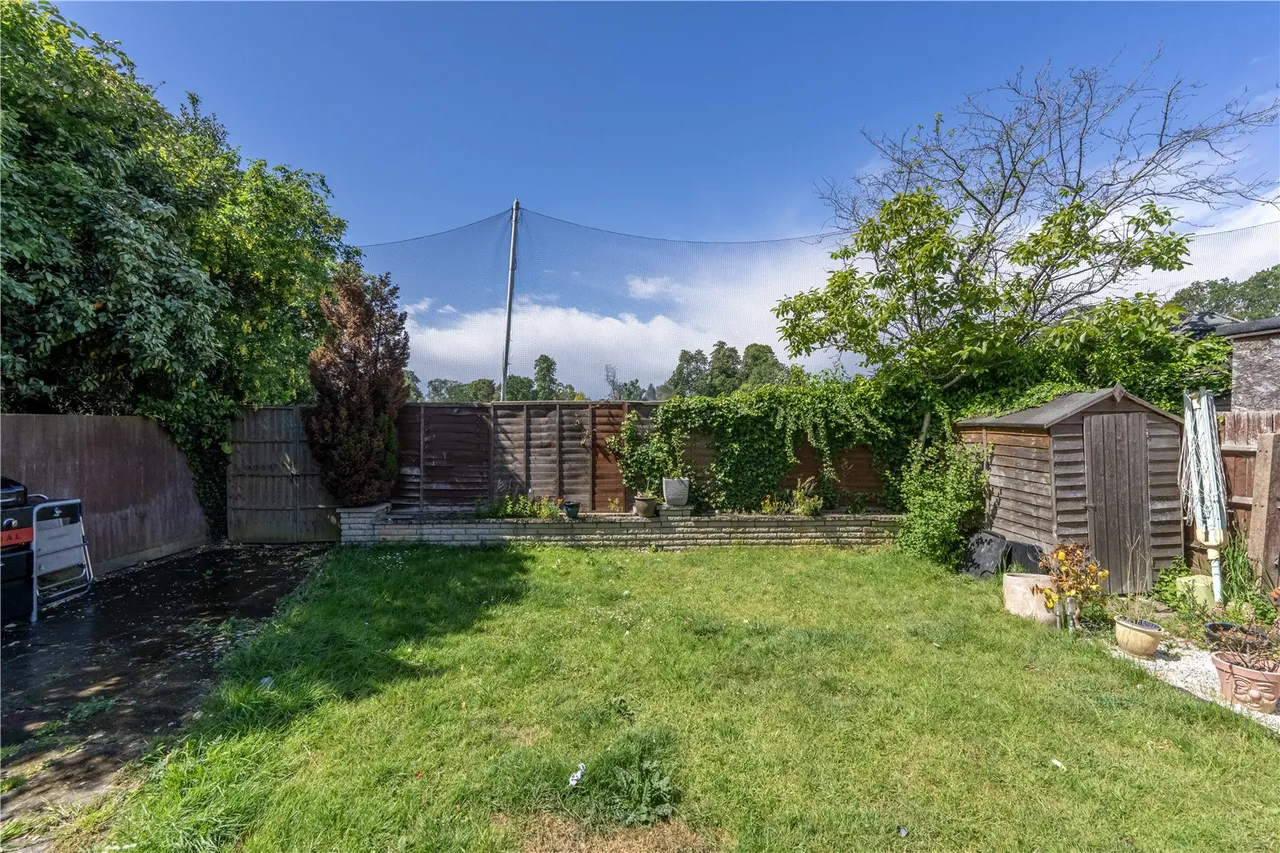 Kenton Avenue, Sunbury, TW16 5AS, photo 13
