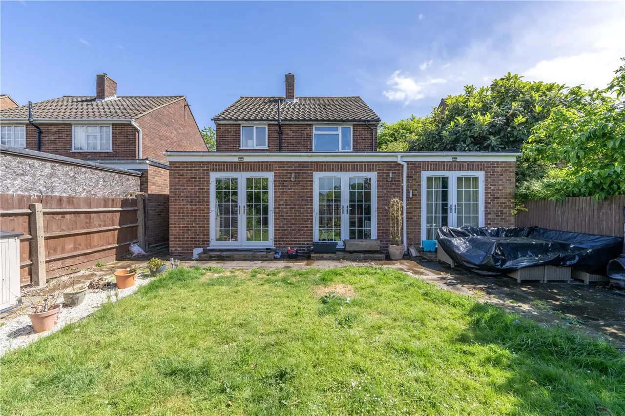 Kenton Avenue, Sunbury, TW16 5AS, photo 12