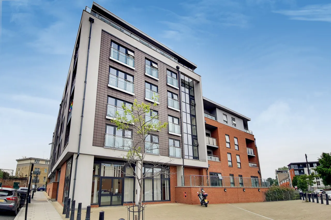2 bed flat to rent, London, E3