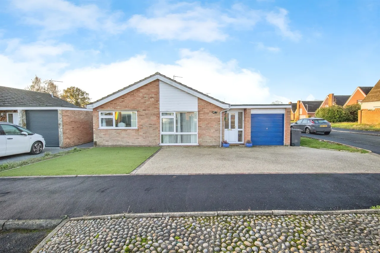3 bed house for sale — Sandringham Close, Ipswich