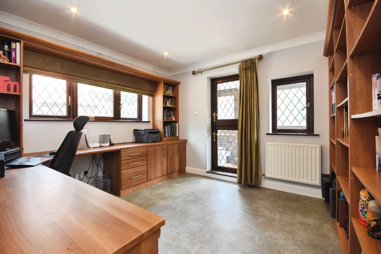 Ashwells Road, Pilgrims Hatch, CM15, photo 11