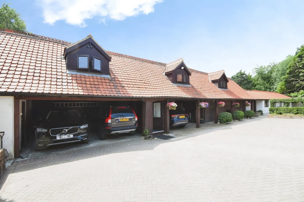 Ashwells Road, Pilgrims Hatch, CM15, photo 34