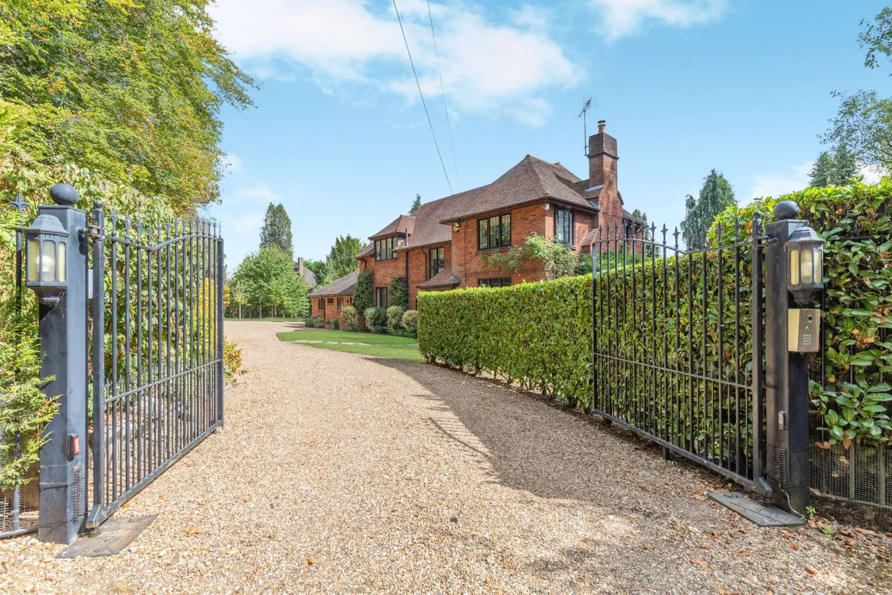 Church Lane, Stoke Poges, Slough, Buckinghamshire, SL2 4NZ, photo 3