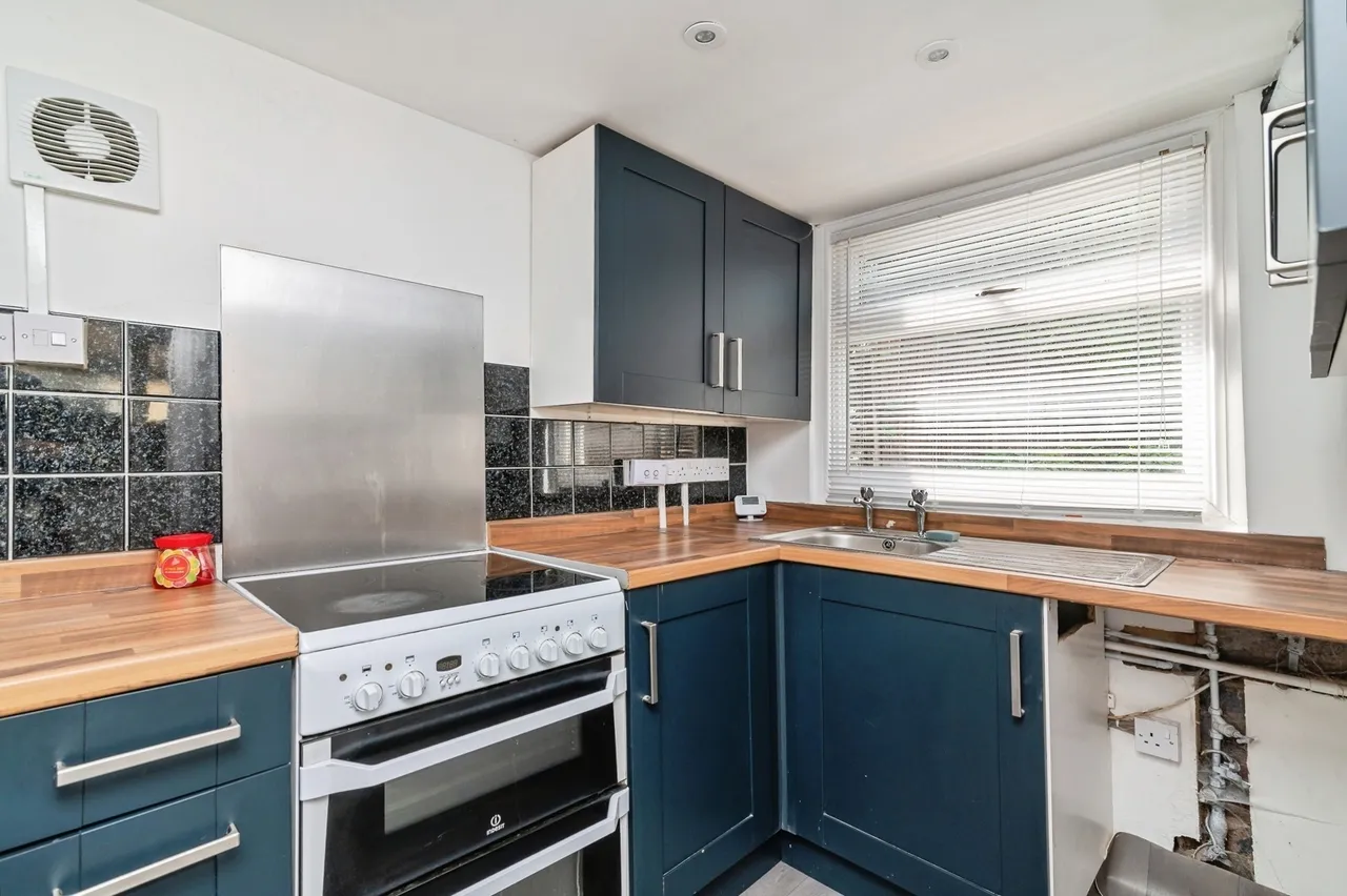Carlingford Road, Hucknall, Nottingham, Nottinghamshire, NG15, photo 2