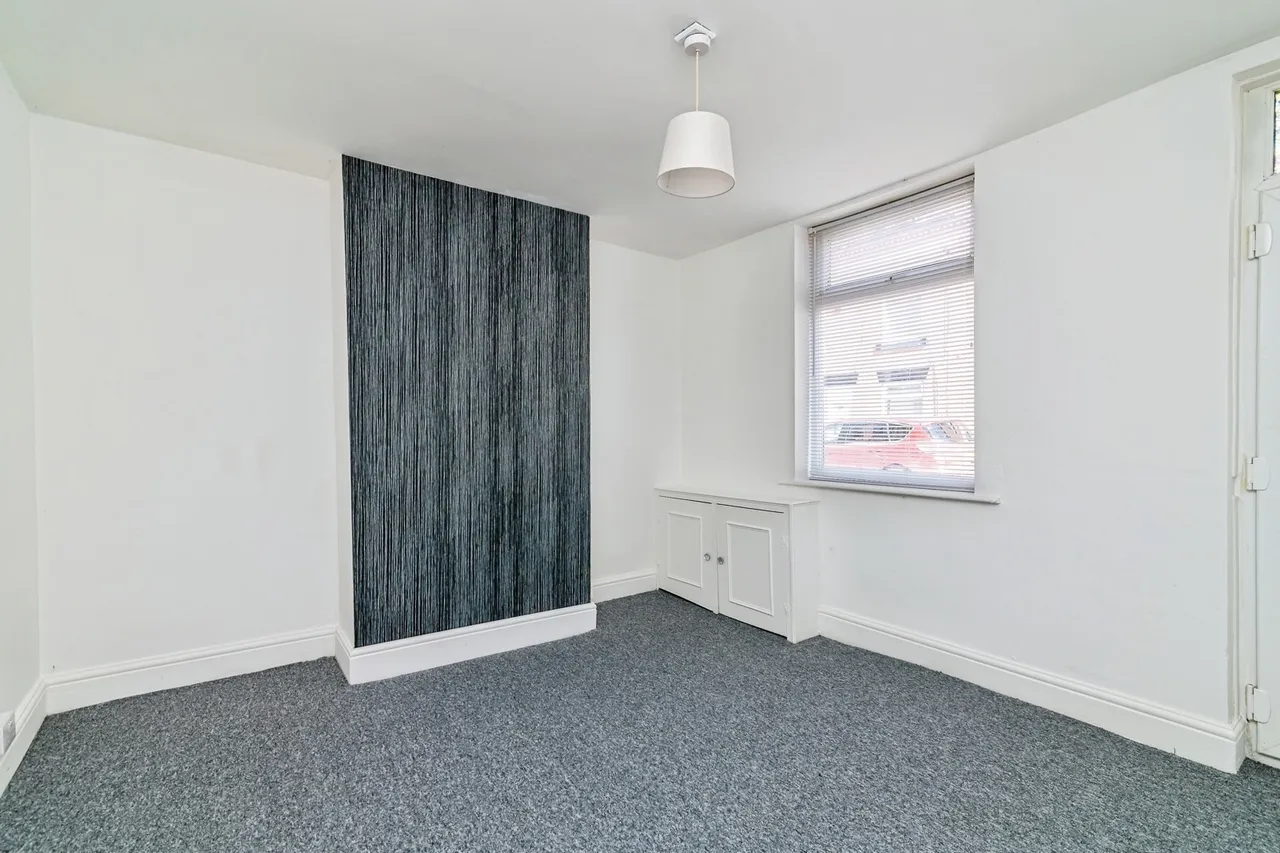 Carlingford Road, Hucknall, Nottingham, Nottinghamshire, NG15, photo 3