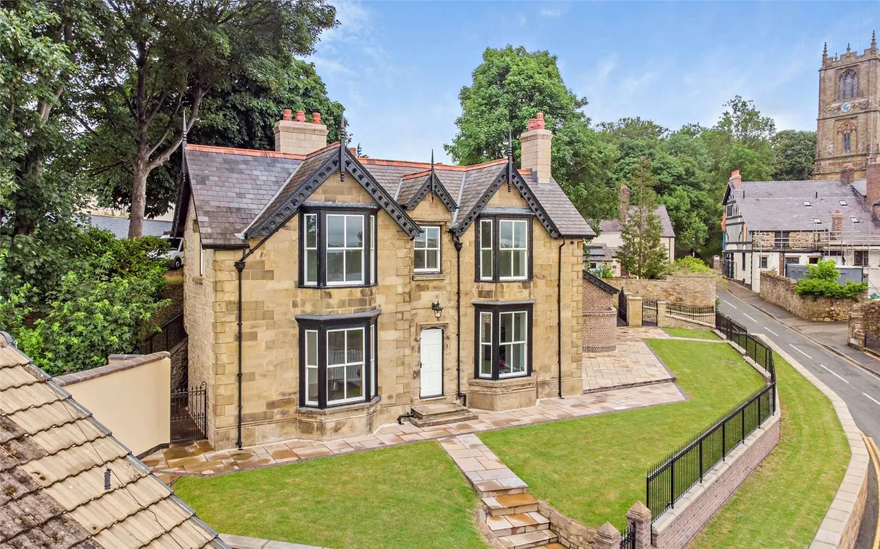 Clayton Road, Mold, Flintshire, CH7 1SU, photo 2