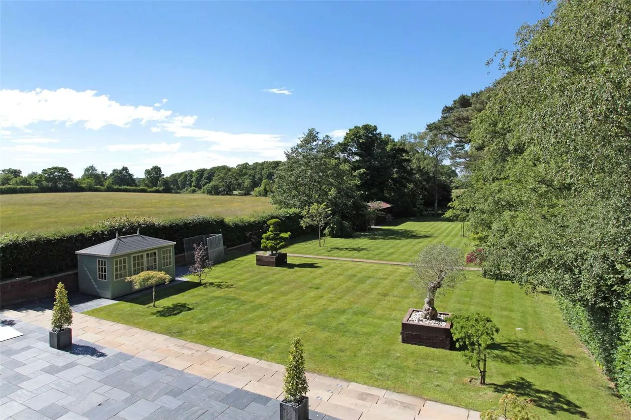 Withinlee Road, Mottram St. Andrew, Macclesfield, Cheshire, SK10 4AU, photo 2