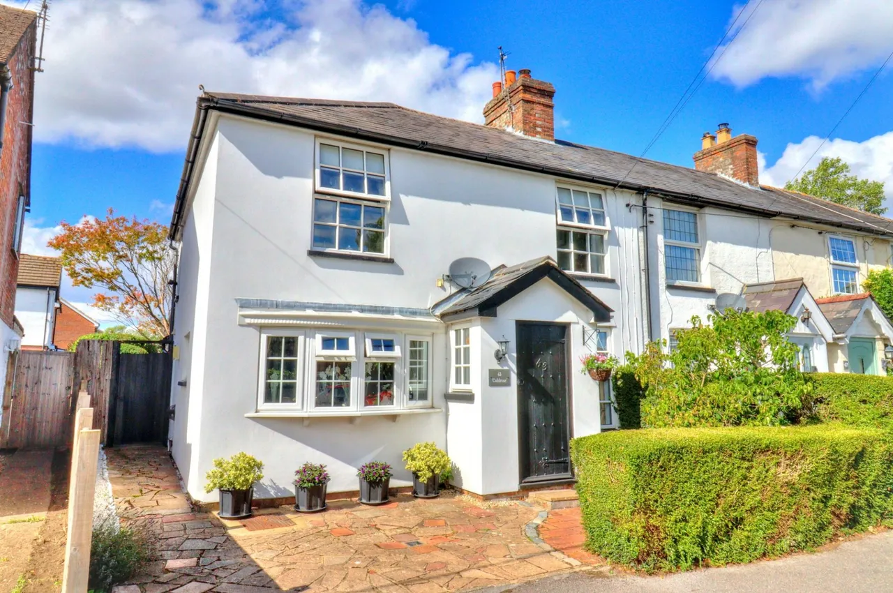 2 bed house for sale, Mill Road, Stokenchurch, HP14