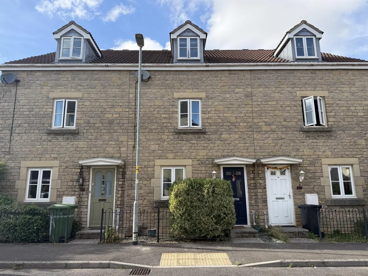 3 bed house to rent — Wallington Way, Frome, Somerset BA11 3NF