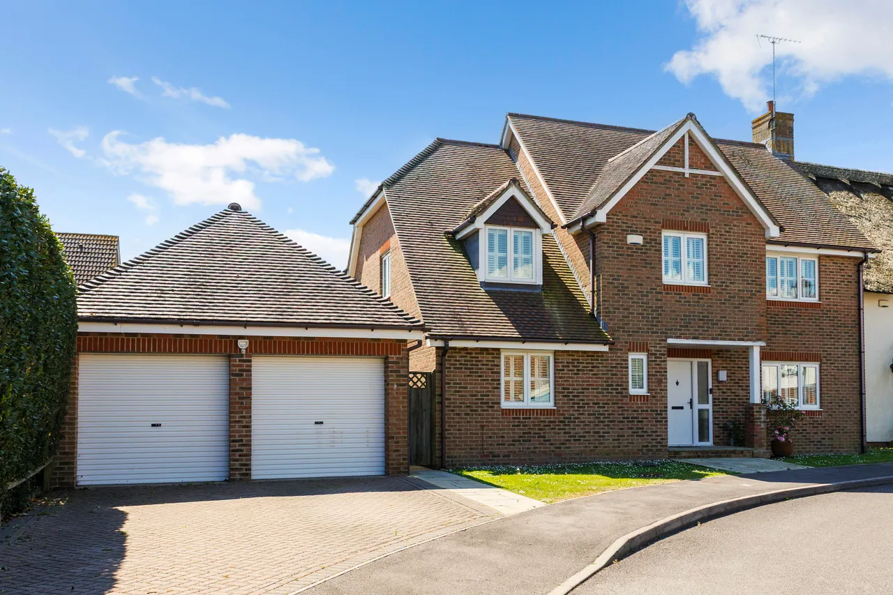 4 bed house for sale — Waterford Gardens, Littlehampton, BN17