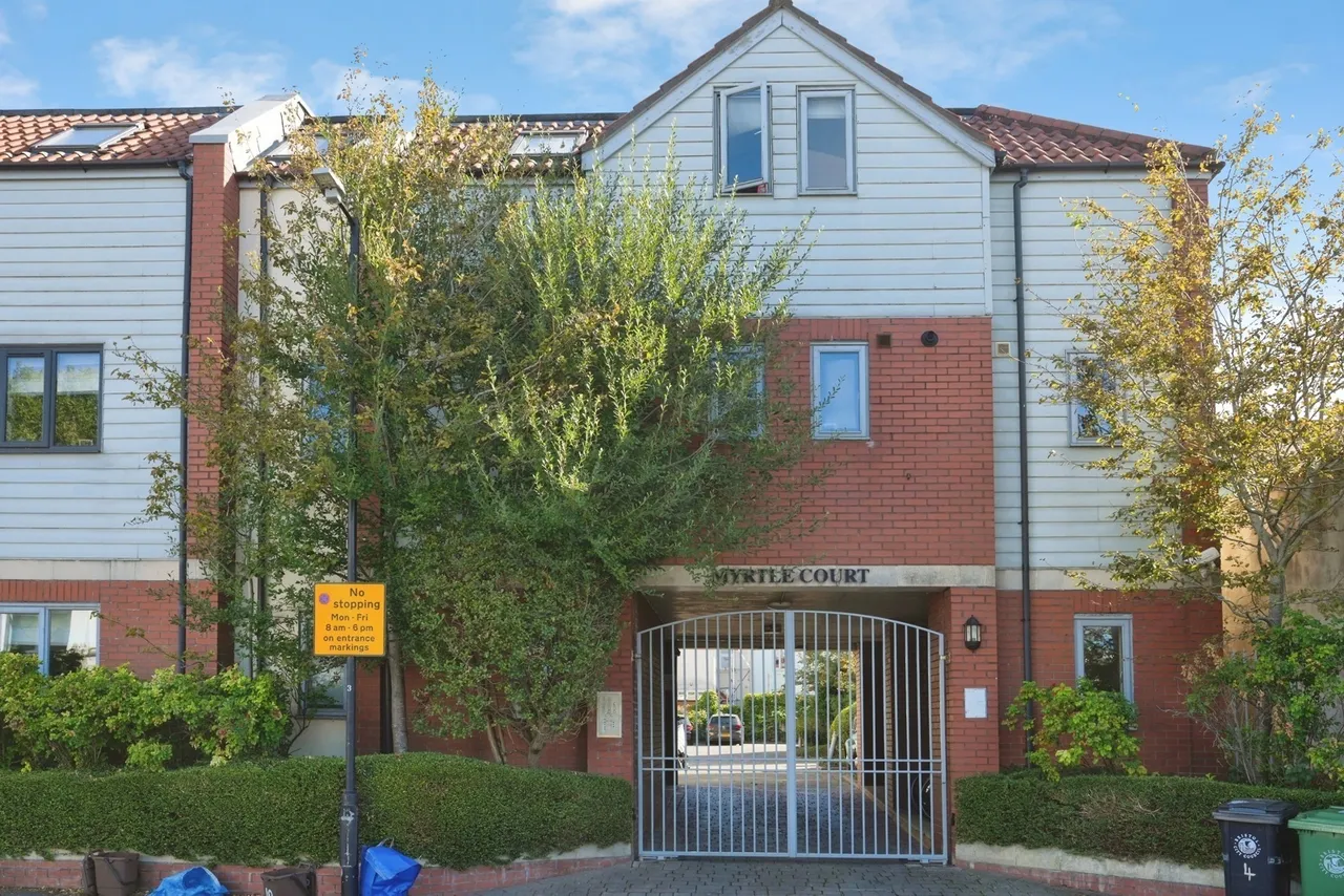 2 bed flat for sale — Myrtle Street, BRISTOL, Avon, BS3