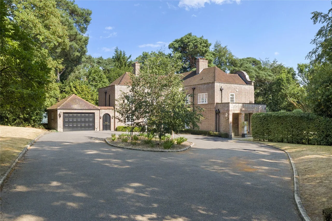 5 bed house to rent — Callow Hill, Virginia Water, Surrey, GU25