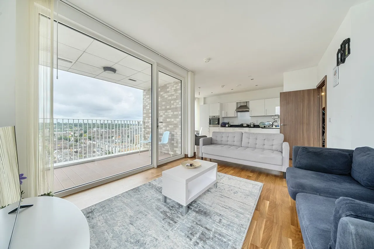 2 bed flat for sale — Telcon Way, SE10