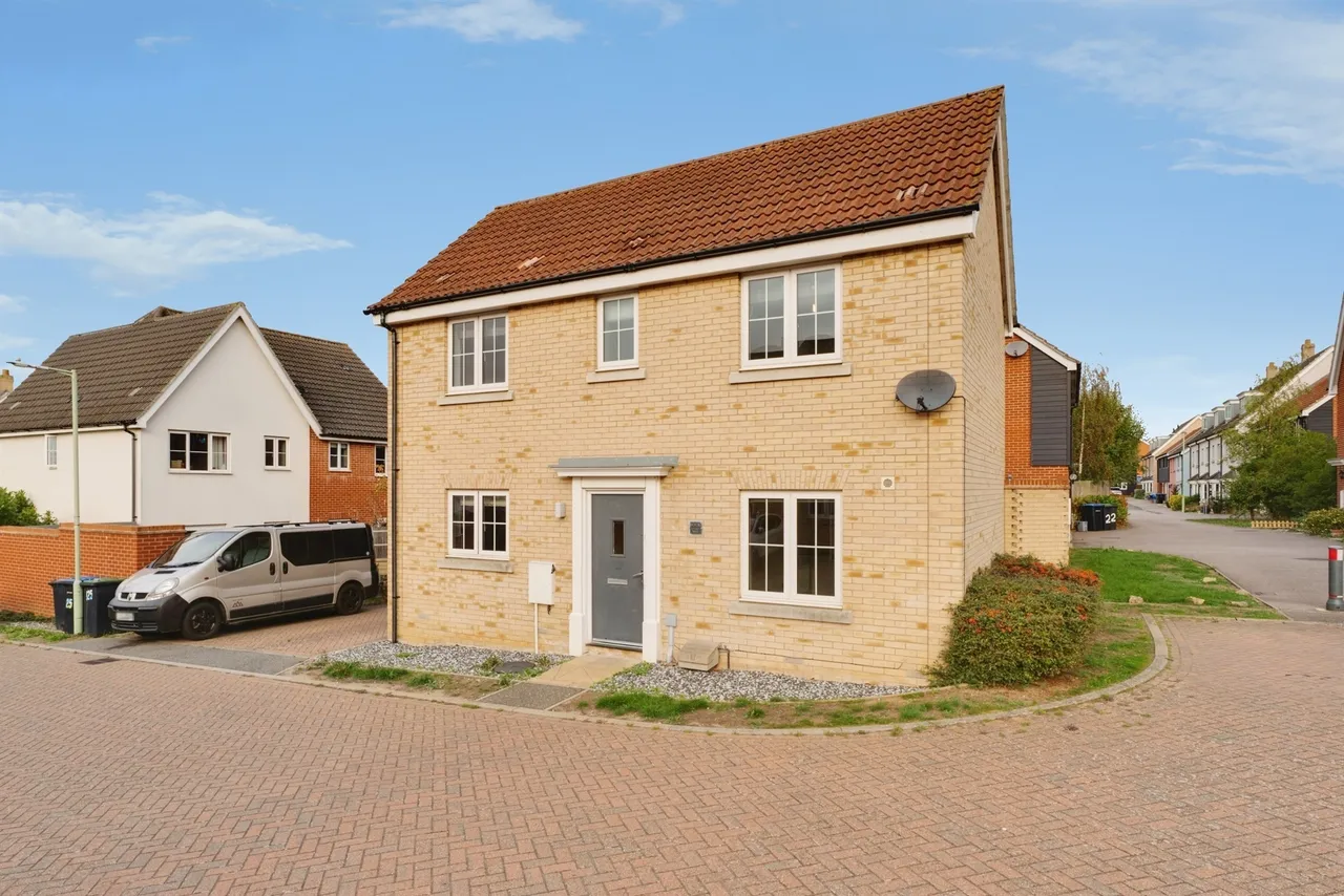 3 bed house for sale, Cygnet Road, Stowmarket, IP14