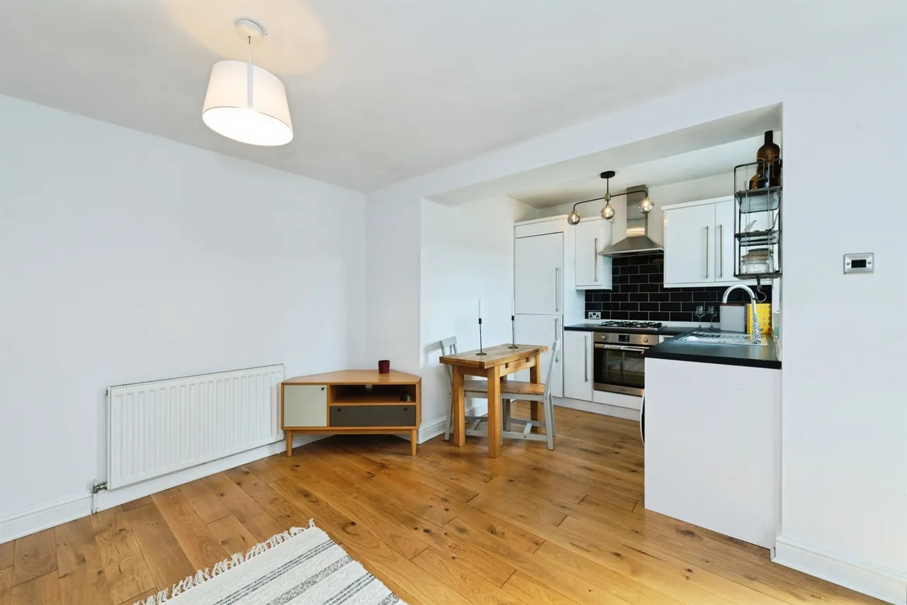 London Road, Redhill, RH1, photo 3