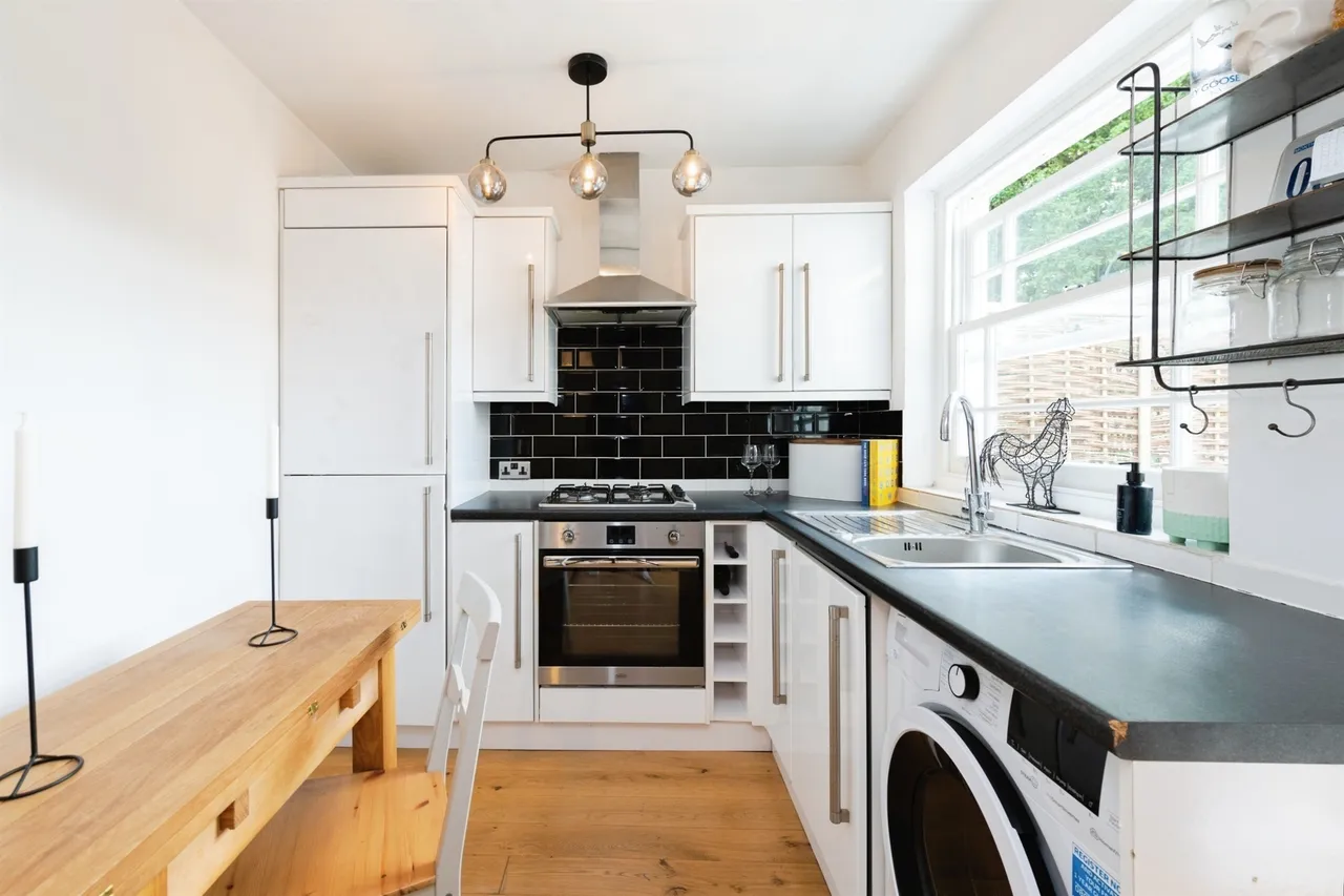London Road, Redhill, RH1, photo 4