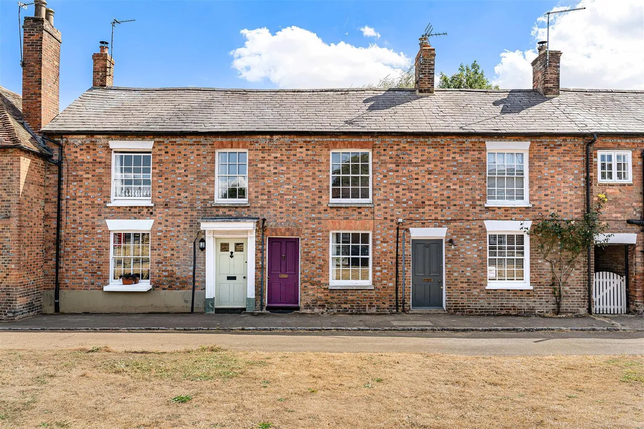 2 bed house for sale, The Square, Brill
