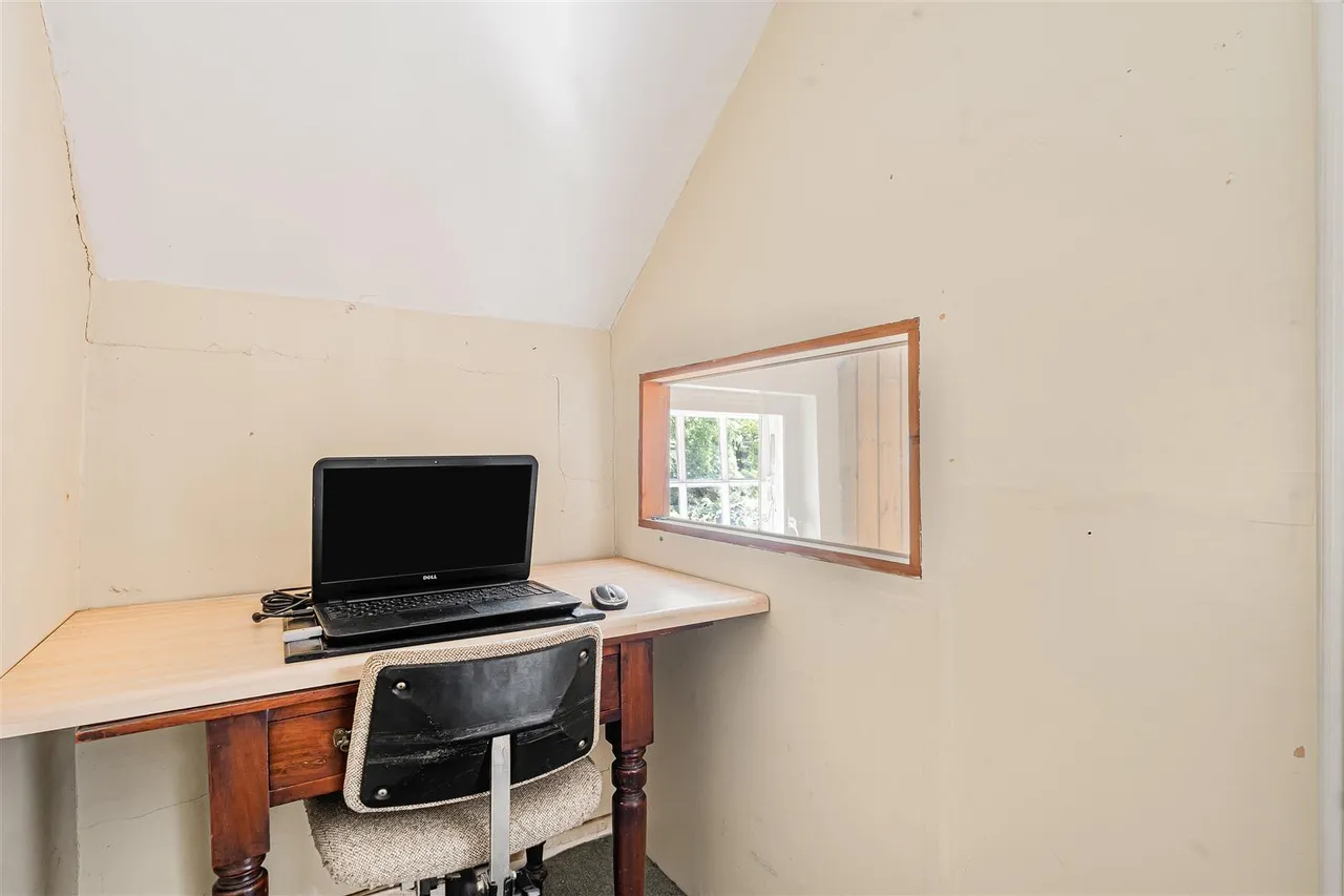 The Square, Brill, photo 29