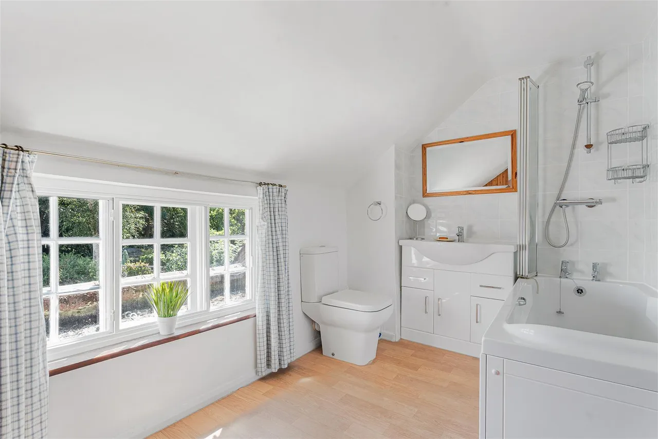 The Square, Brill, photo 9