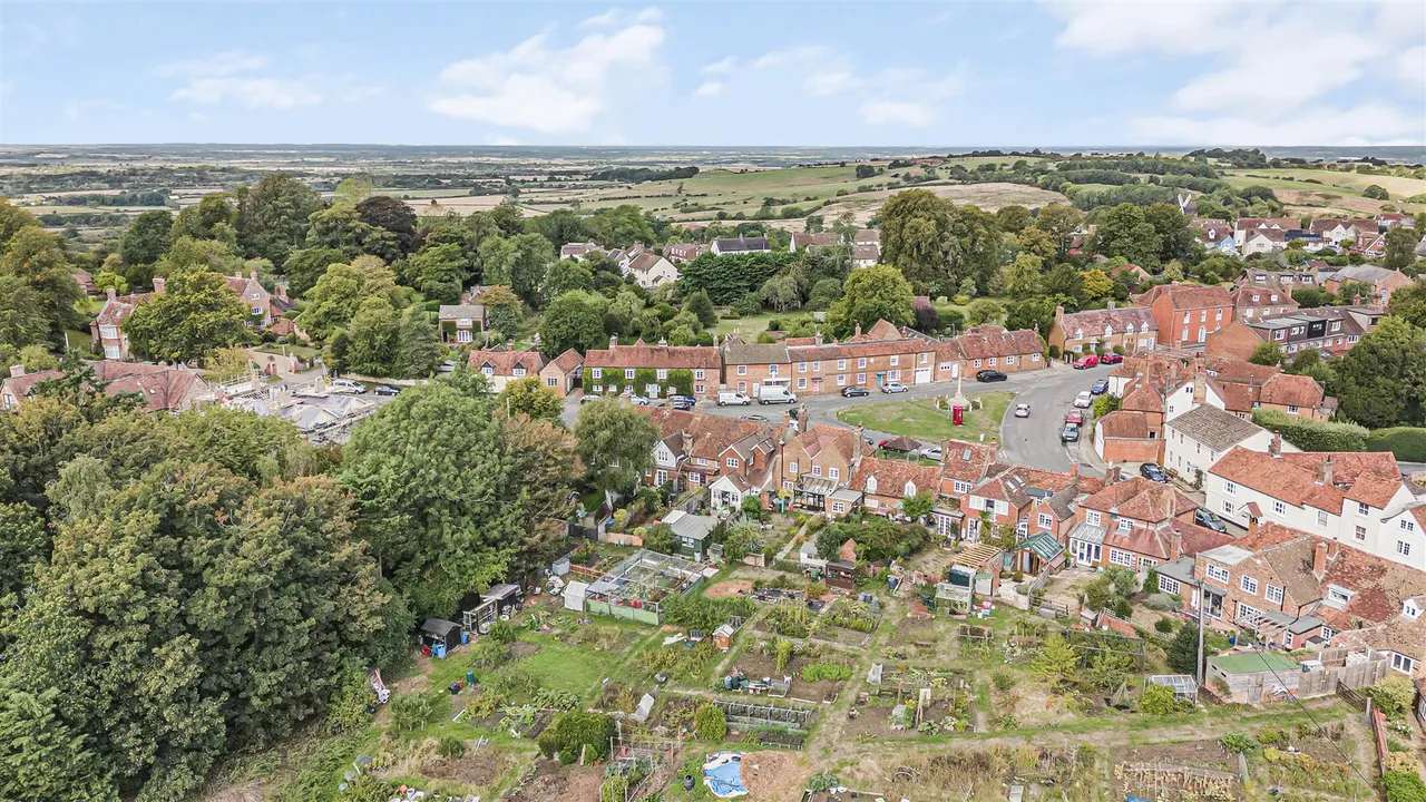 The Square, Brill, photo 16