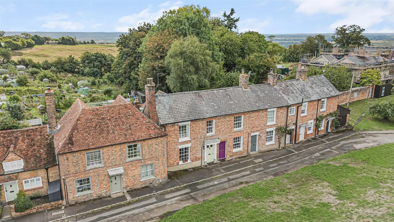 The Square, Brill, photo 33