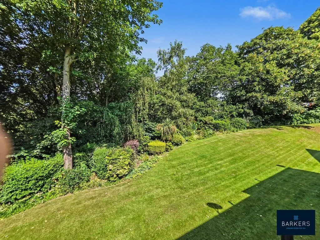 Elmwood Drive, Brighouse HD6 2AP, photo 11