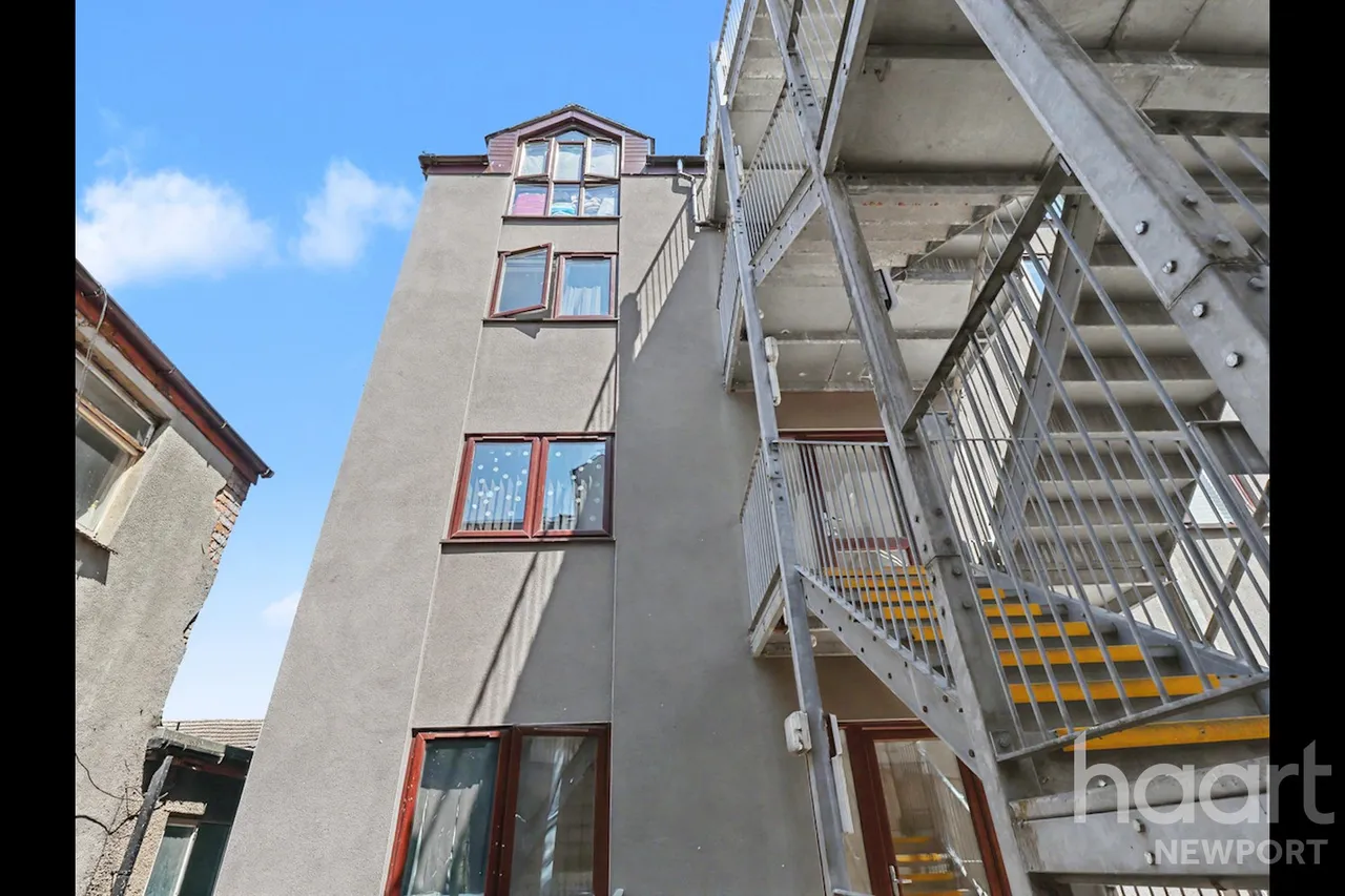 1 bed flat for sale, Commercial Road, Newport, NP20