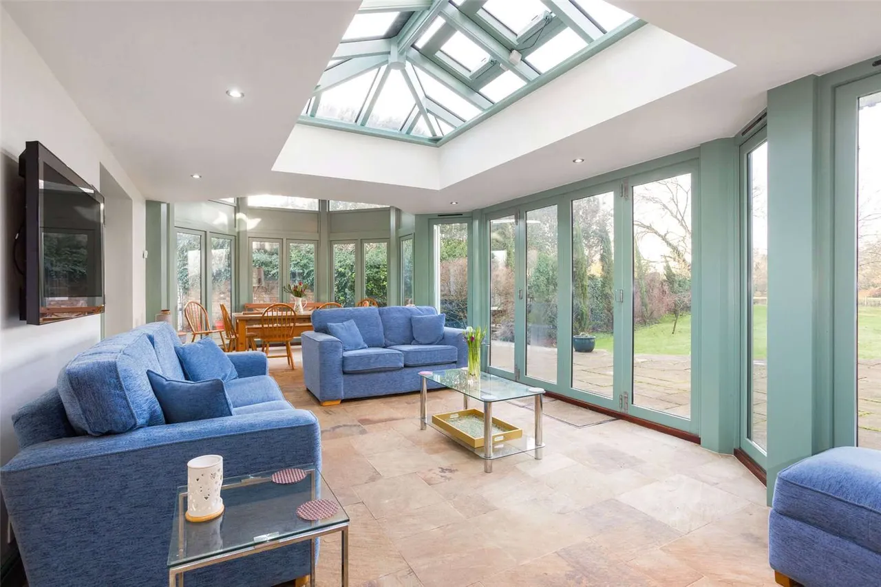 Village Road, Denham, UB9, photo 4
