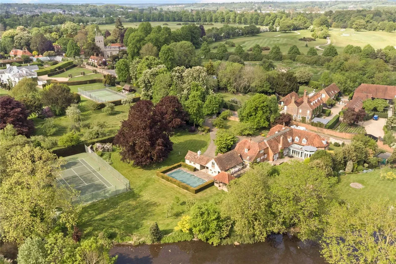 5 bed house for sale, Village Road, Denham, UB9