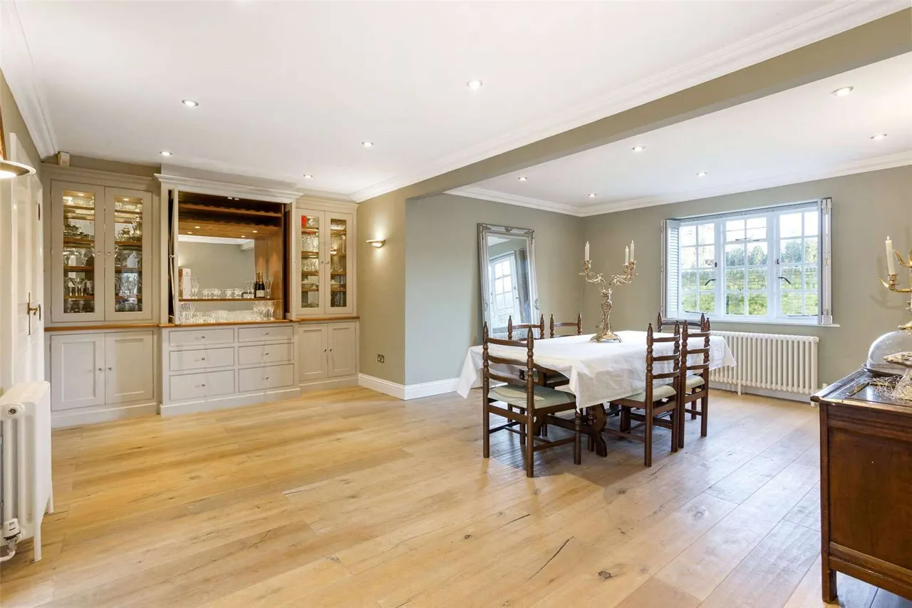 Village Road, Denham, UB9, photo 5