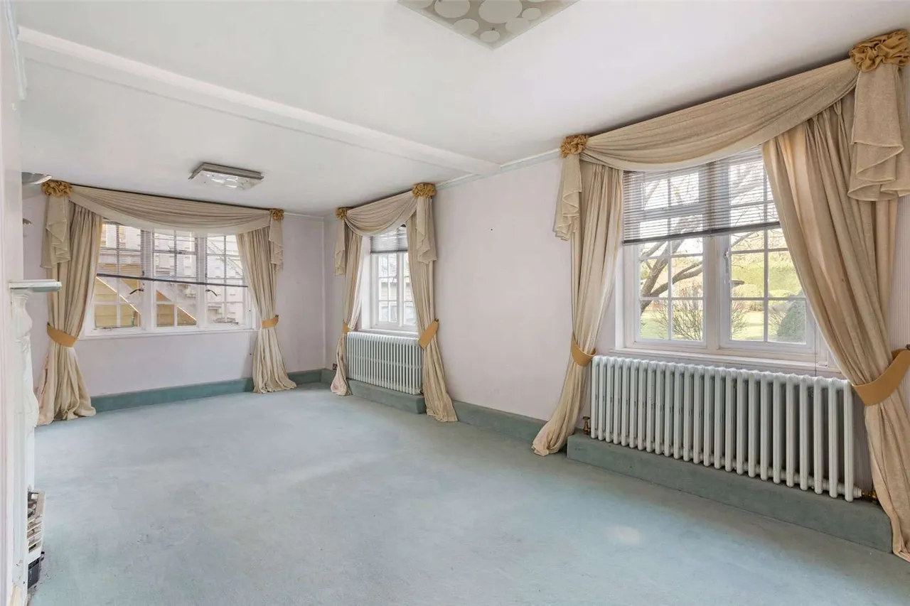 Village Road, Denham, UB9, photo 8