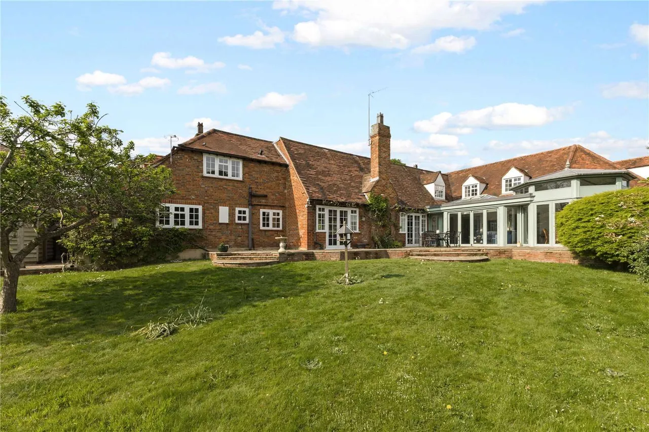 Village Road, Denham, UB9, photo 13