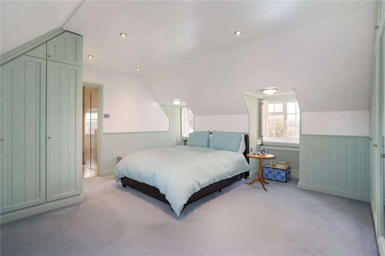Village Road, Denham, UB9, photo 7