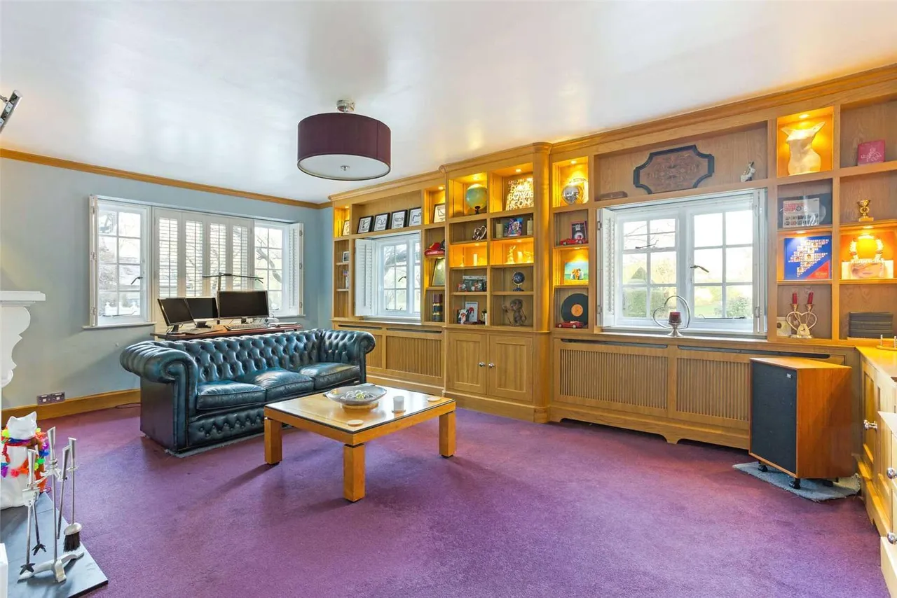 Village Road, Denham, UB9, photo 6