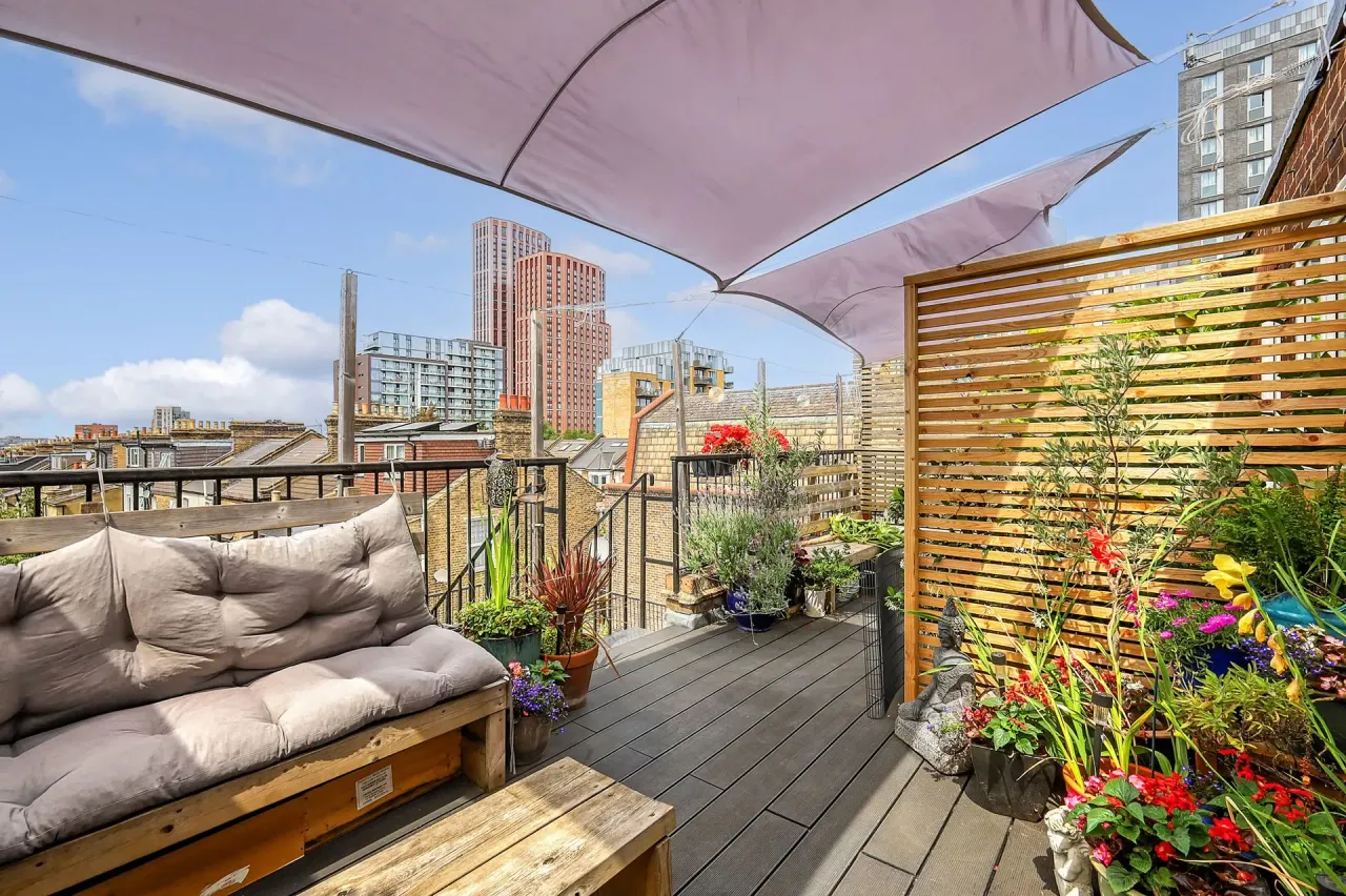 2 bed flat for sale — Hoe Street, London, E17