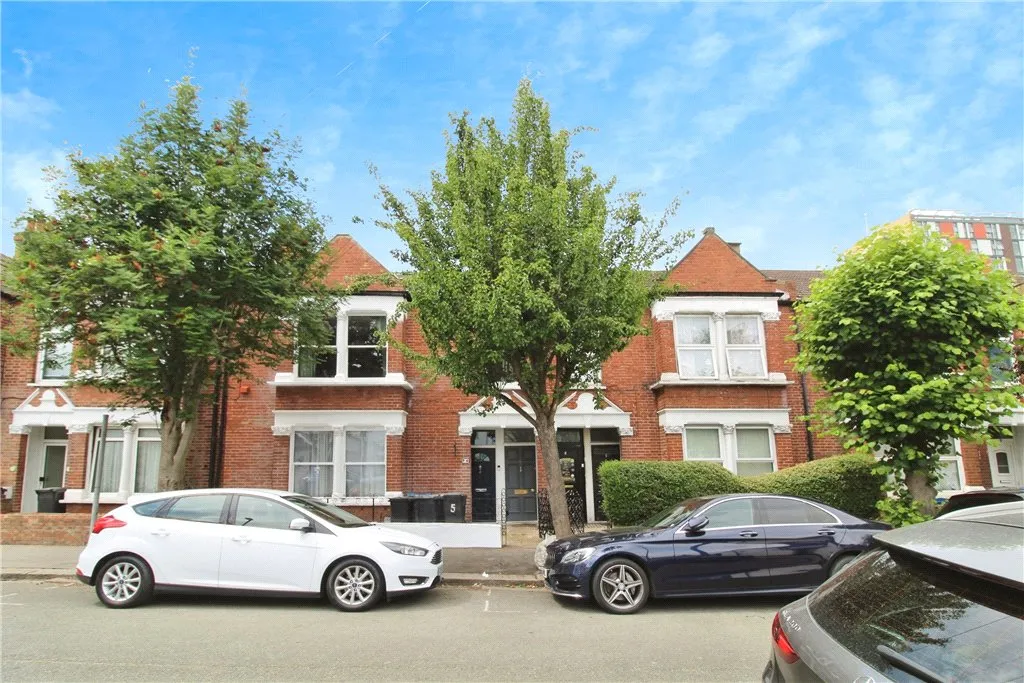 3 bed flat to rent, Kelling Gardens, Croydon, CR0