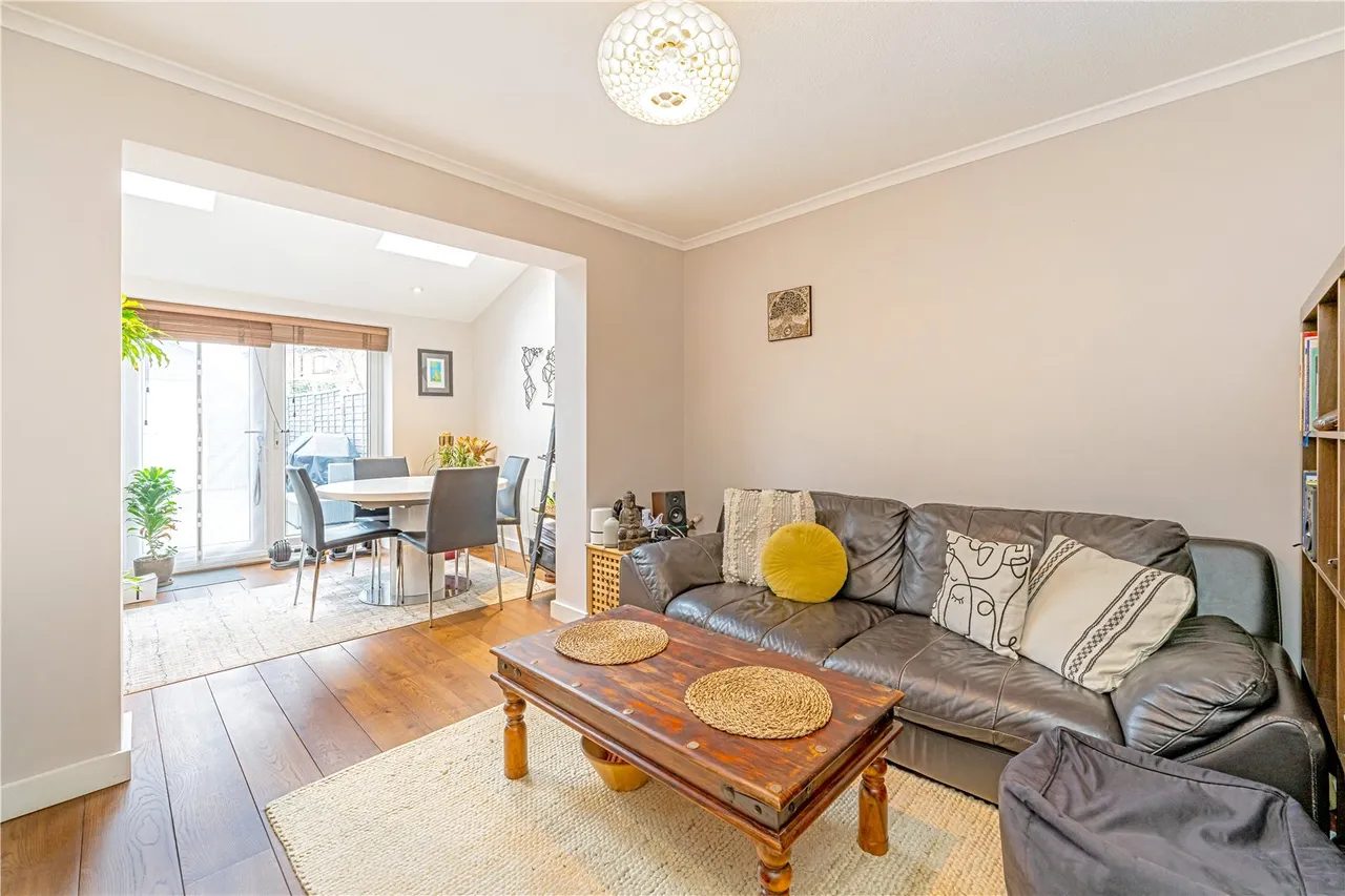 Sonning Gardens, Hampton, TW12 3PN, photo 2