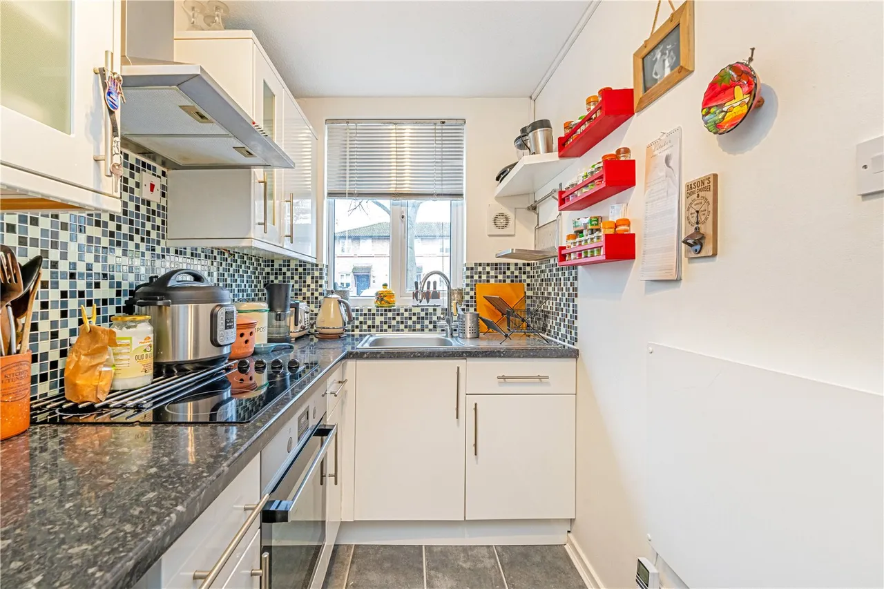 Sonning Gardens, Hampton, TW12 3PN, photo 5