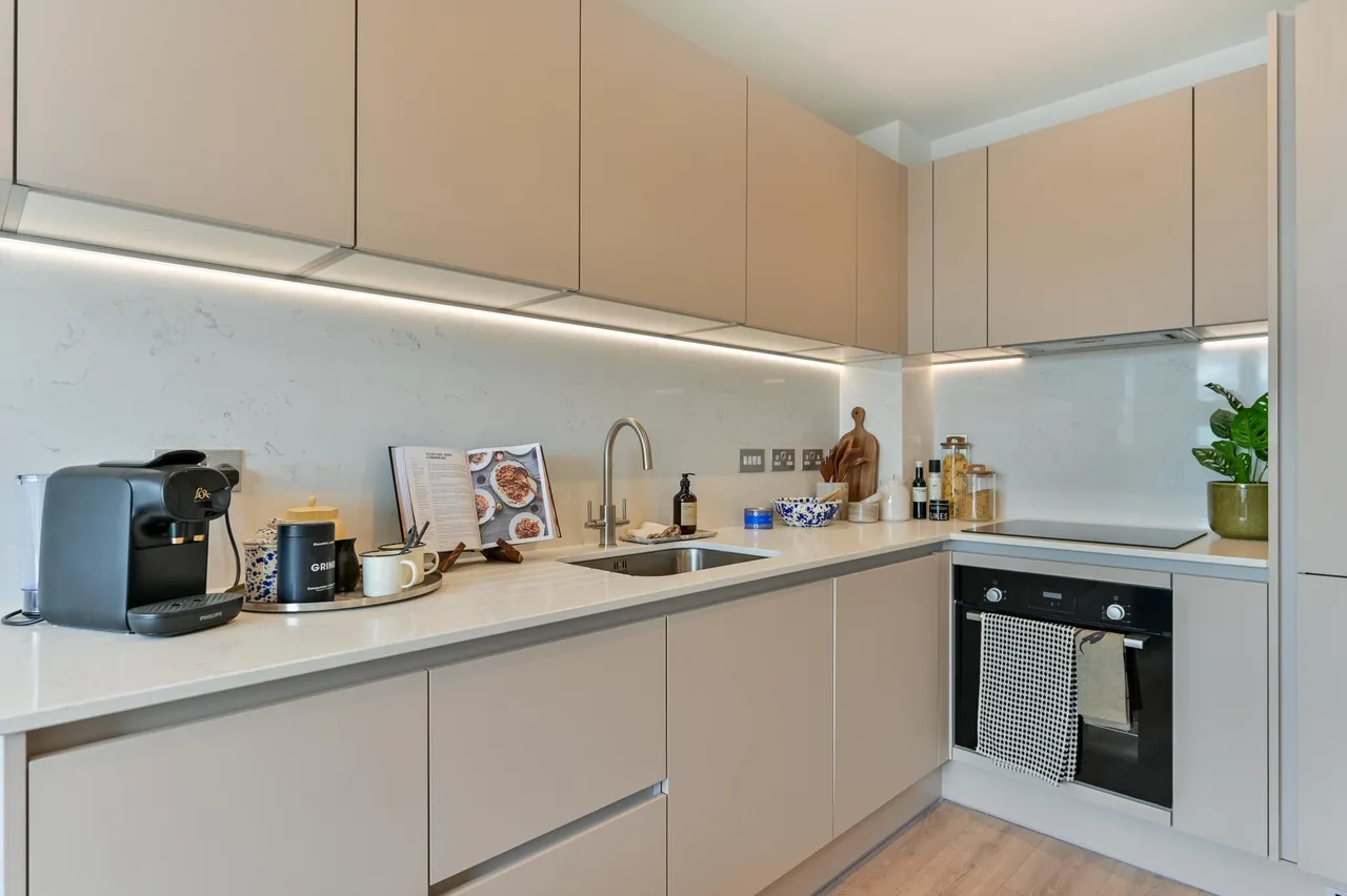Showflat 2 (2 Bed), Refinery Square, London, photo 5