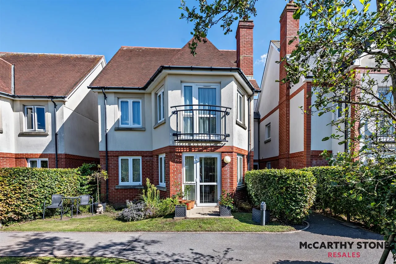1 bed flat for sale, Avenue Road, Lymington, SO41