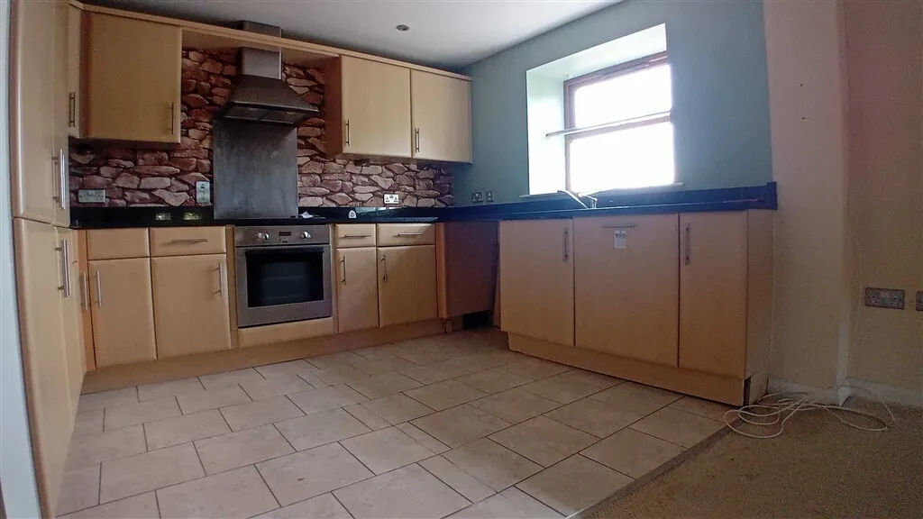 Canal Road, Riddlesden, KEIGHLEY, photo 7